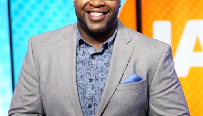 Chi@Glance Interviews Brandon Pope From The Jam TV Show